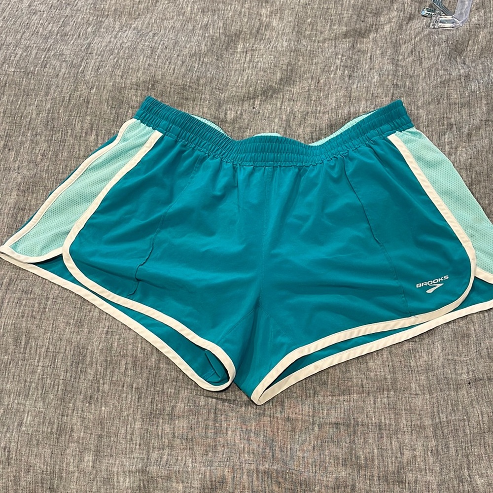 Brooks running shorts XL